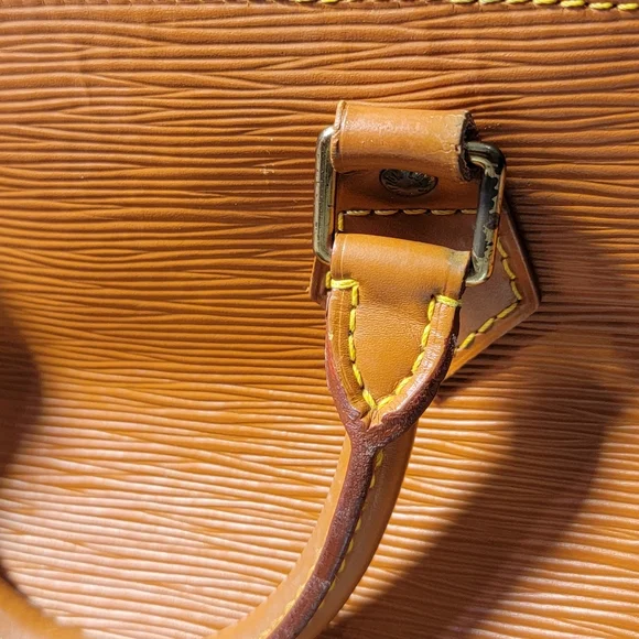 EUC Authentic Louis Vuitton Alma MM Brown Epi w/ extendable Strap - Picture 14 of 16